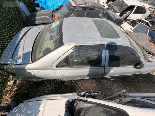 Peugeot 406 sağ ön kapı