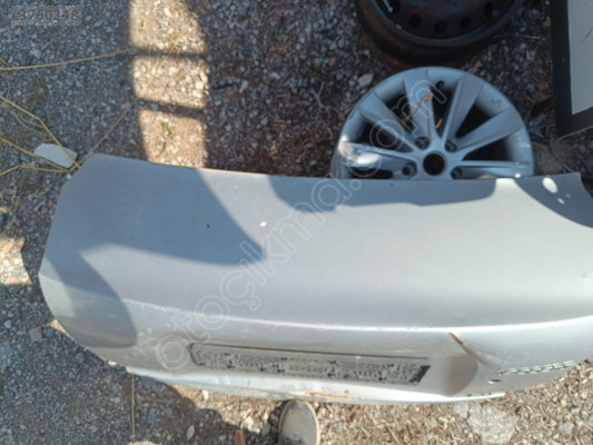 Hyundai accent bagaj kapagı