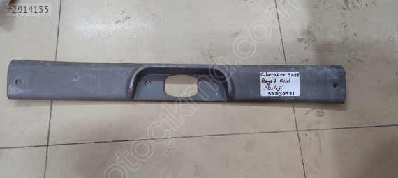 Cheroke 92 98  çıkma bagaj kilit plastiği 55030971