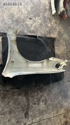 Toyota Corolla Efsane Kasa Beyaz Sağ Ön Çamurluk OrJ Çıkma