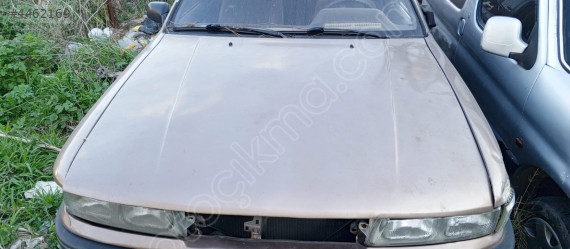 Mitsubushi galant kaput