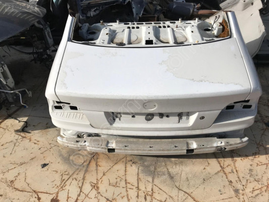 BMW E39 ARKA BAGAJ KAPAĞI