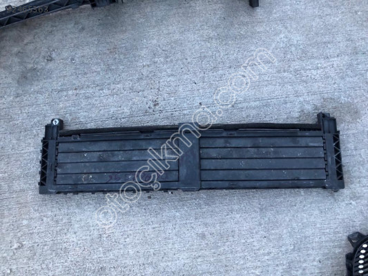 MERCEDES B SERİ W247 ALT HAVALANDIRMA PERDESİ 2475009000