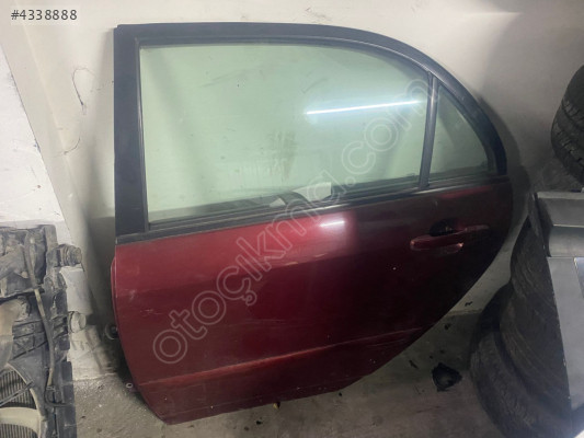 Toyota Corolla Sol Arka kapı Çıkma