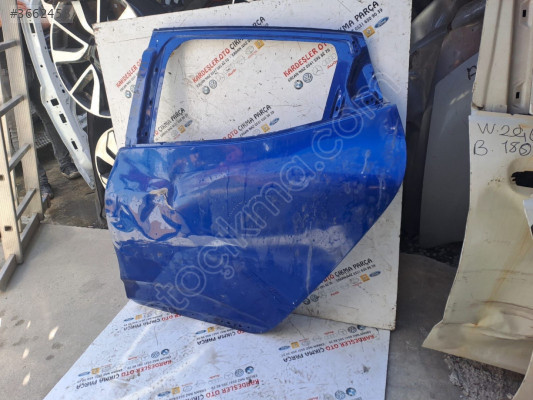 Renault Clio 5 sol arka kapı (hasarlı ürün)
