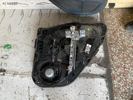 FORD FİESTA SOL ARKA KAPI CAM KRİKOSU MANUEL 09-15