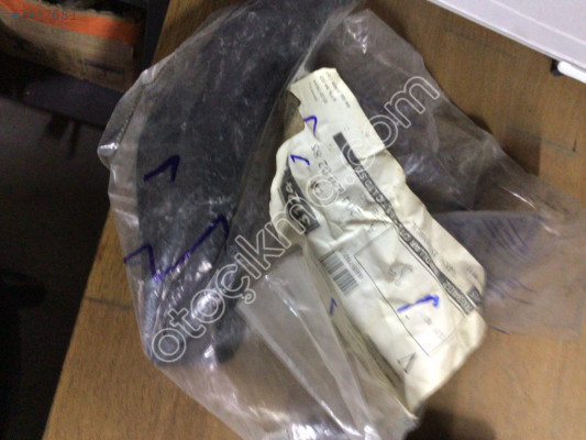 Mercedes C serisi ön tampon tutucu sağ taraf orjinal