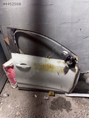 RENAULT CLİO 5 SAĞ ÖN KAPI