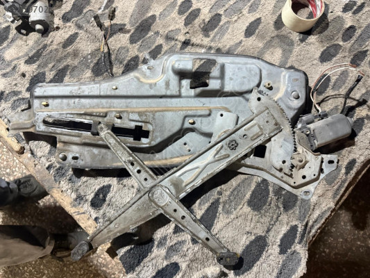 RENAULT LAGUNA 1 SAĞ ÖN KAPI CAM KRİKOSU 96-01 MODEL ORJİNAL