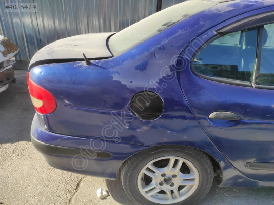 RENAULT MEGANE-1 ÇIKMA SAĞ ARKA ÇAMURLUK