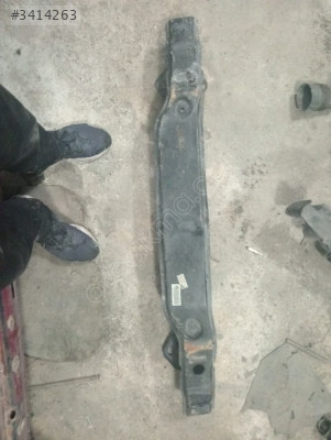 Bmw F20 Ön Tampon Demiri Çıkma