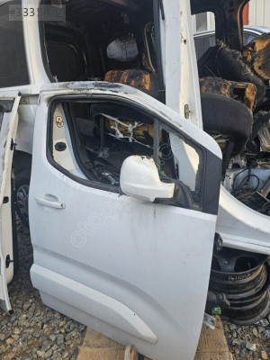 OPEL COMBO E SAĞ ÖN KAPI ÇIKMA  SÖKME YEDEK PARÇA