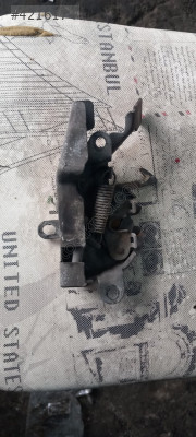 Toyota carina kaput klidi