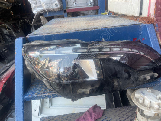 Peugeot 3008 sağ ön Far lambası orijinal