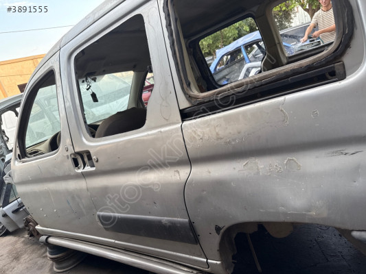 Citroen Berlingo sol raylı kapı