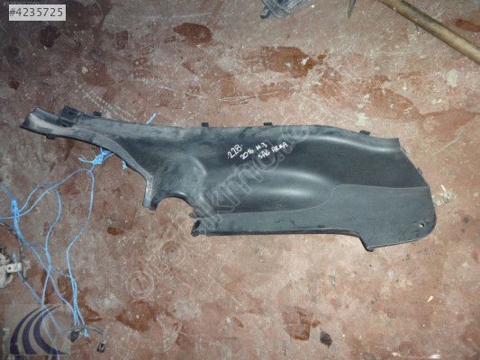 MAZDA 3 2014 ÇIKMA SAĞ ARKA ALT DİREK PLASTİĞİ