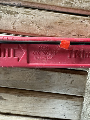 8T0860251 AUDİ A4 A5 A6 A8 REFLEKTÖR UYARI ÜÇGENİ SIFIR ORJİNAL