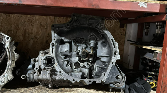 Orjinal Çıkma Mazda 323 manuel şanzıman