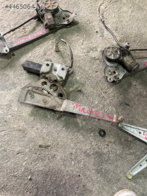 Mazda 323  sağ arka cam kirkosu