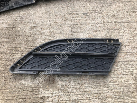 BMW 3 SERİ E90 LCİ ÖN TAMPON SOL IZGARA 51117138417