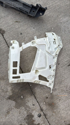 BMW 3 SERİ G20 LCİ M ARKA TAMPON SAĞ İÇ BRAKET 51128085488