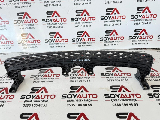 Passat b7 ön tampon orta tutucusu orijinal sıfır