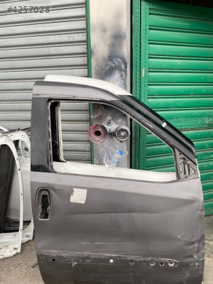 Fiat Doblo geniş aile sağ ön kapı füme 2011-2022
