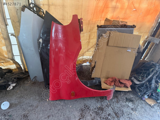 Renault Clio sağ ön Çamurluk kırmızı