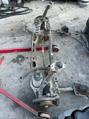 VOLKSWAGEN GOLF 5 ARKA DİNGİL DOLU BOŞ ÇIKMA