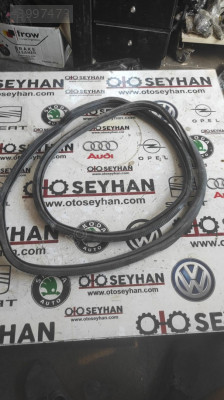 5K6867913B VW Golf 6 arka sağ sol kapı lastiği