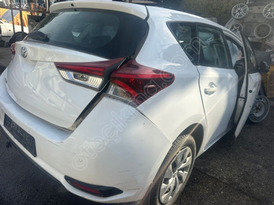 Toyota Auris Sağ Stop 2013 - 2017 Çıkma Parça
