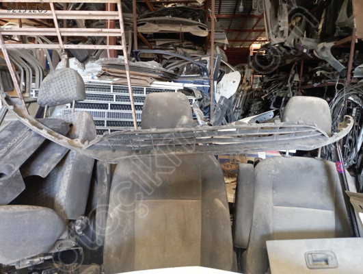 Ford focus 4.Ön tampon alt parça FIEB-17B636-A