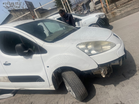 Peugeot partneri tepe sağ ön Çamurluk
