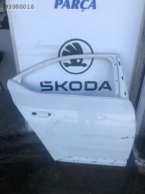 ÇIKMA SKODA SUPERB SAĞ ARKA KAPI