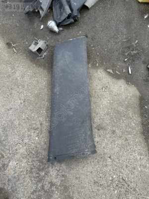Audi a3 sağ kapı iç direk plastiği kaplaması