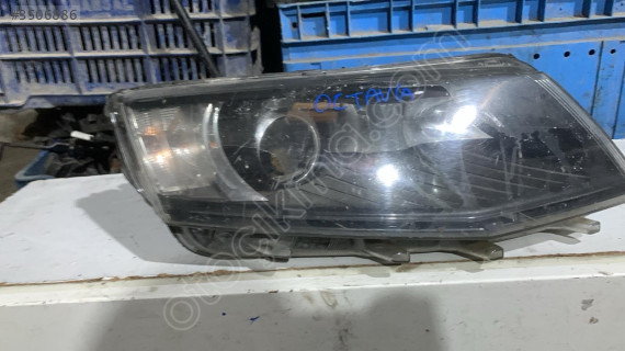 Skoda Octavia sağ ön far çıkma