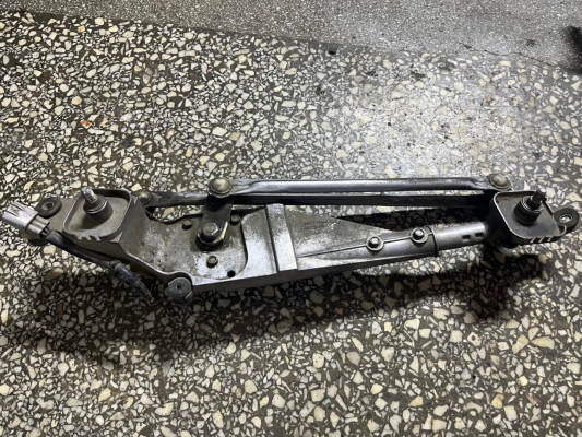 Subaru motorlu silecek mekanizması