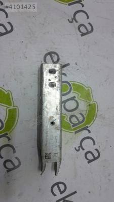 BMW 3 Serisi G20 2020-2023 Ön Tampon Alt Demir Braketi 9478578