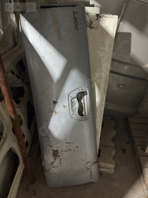 Mitsubishi L200 arka bagaj kapısı