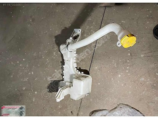 RENAULT CLİO 5 CAM SU BİDONU