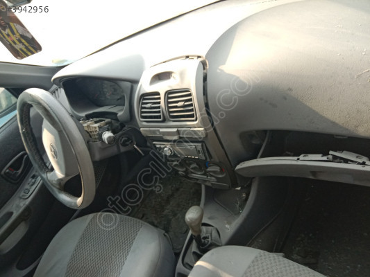 Hundai Accent 2004 model torpido dolu