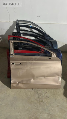 Seat ibiza  17-24 sağ ön kapı ufak hasarlı.