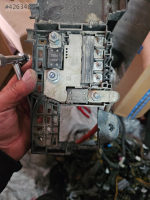 CHEVROLET CRUZE AKÜ ÜSTÜ SİGORTA KUTUSU