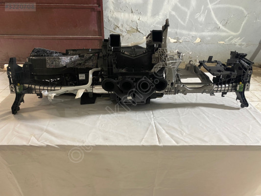 MERCEDES E SERİSİ W213 GÖĞÜS DEMİRİ KALORİFER KAZANI