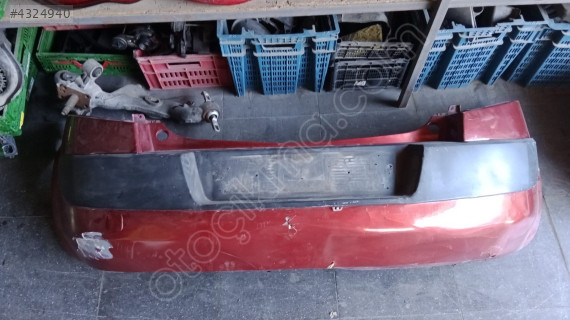 Renault Megane2 HB arka tampon kaplama üzerinde dolu