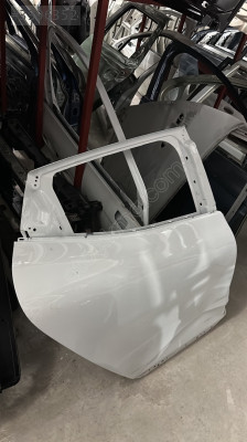 RENAULT CLİO 5 ÇIKMA ORJİNAL SAĞ ARKA KAPI BD2