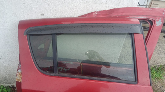 Dacia stepvay sağ arka kapı camı kelebek cam