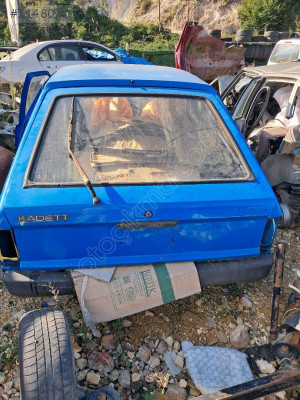 Opel kadett bagaj kapagi
