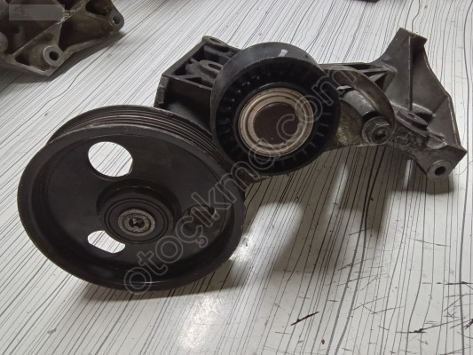 RENAULT Megane II ALTERNATÖR BRAKETİ  8200170009 8200185605