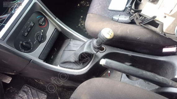 peugeot 307 vites konsolu